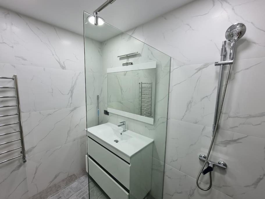 Grand Excelent New Ultra Central Apartments Chişinău Eksteriør billede