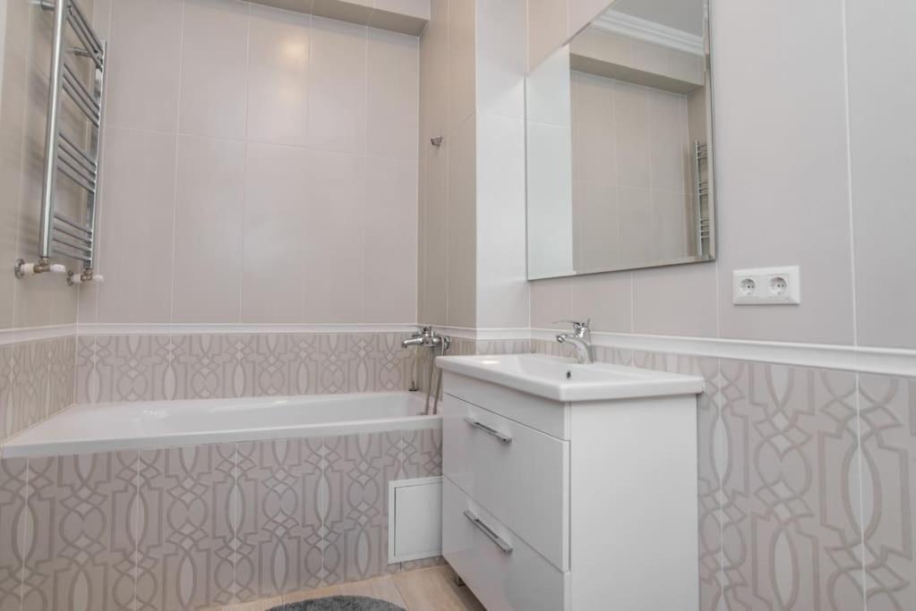 Grand Excelent New Ultra Central Apartments Chişinău Eksteriør billede