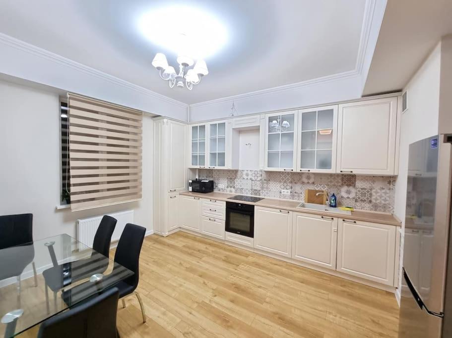 Grand Excelent New Ultra Central Apartments Chişinău Eksteriør billede